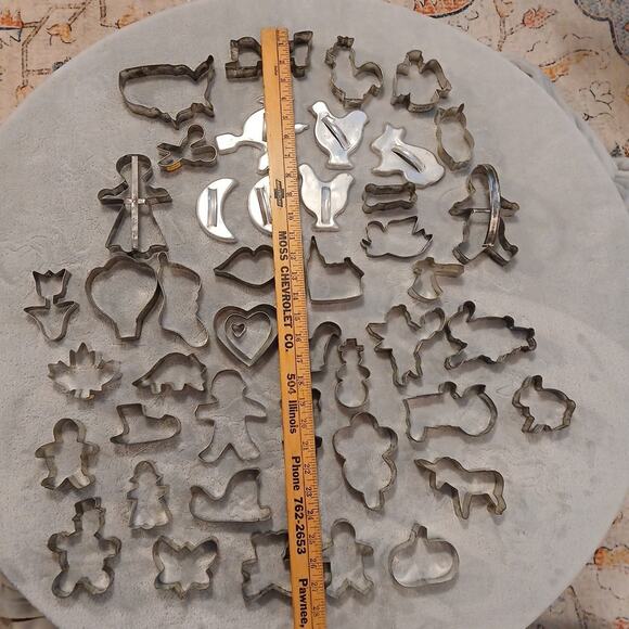 Lot of 45 Aluminum Metal Misc. Sizes & Shapes Cookie Cutters 7 with Handles - Picture 11 of 11